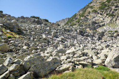 Bulgaristan 'ın Musala tepesi çevresindeki Rila Dağı' nın İnanılmaz Yaz Manzarası