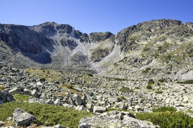 Bulgaristan 'ın Musala tepesi çevresindeki Rila Dağı' nın İnanılmaz Yaz Manzarası