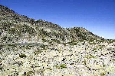 Bulgaristan 'ın Musala tepesi çevresindeki Rila Dağı' nın İnanılmaz Yaz Manzarası