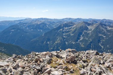 Bulgaristan 'ın Musala tepesi çevresindeki Rila Dağı' nın İnanılmaz Yaz Manzarası
