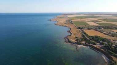 Bulgaristan 'ın Dobrich Bölgesi' ndeki Şabla Burnu yakınlarındaki Karadeniz kıyılarının hava manzarası