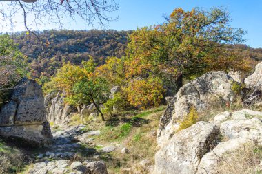 Bulgaristan 'ın Kardzhali Bölgesi, Perperikon antik Trakya kentinin sonbahar manzarası