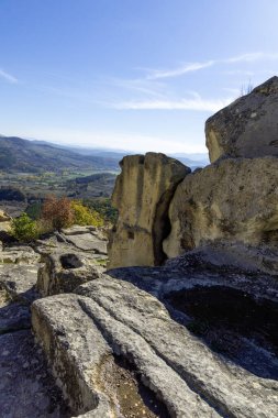 Bulgaristan 'ın Kardzhali Bölgesi, Perperikon antik Trakya kentinin sonbahar manzarası