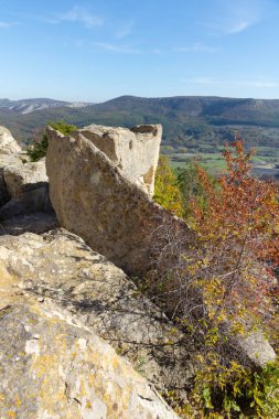 Bulgaristan 'ın Kardzhali Bölgesi, Perperikon antik Trakya kentinin sonbahar manzarası