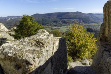 Bulgaristan 'ın Kardzhali Bölgesi, Perperikon antik Trakya kentinin sonbahar manzarası