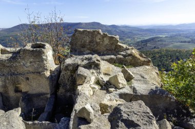 Bulgaristan 'ın Kardzhali Bölgesi, Perperikon antik Trakya kentinin sonbahar manzarası