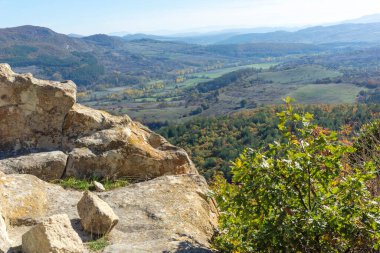 Bulgaristan 'ın Kardzhali Bölgesi, Perperikon antik Trakya kentinin sonbahar manzarası