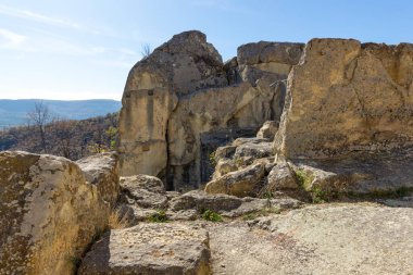 Bulgaristan 'ın Kardzhali Bölgesi, Perperikon antik Trakya kentinin sonbahar manzarası