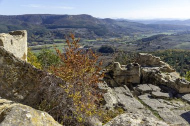 Bulgaristan 'ın Kardzhali Bölgesi, Perperikon antik Trakya kentinin sonbahar manzarası