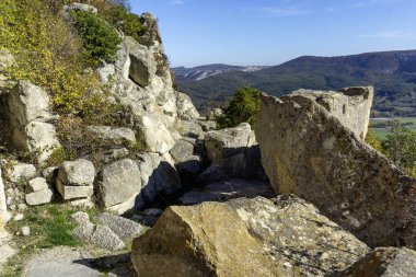 Bulgaristan 'ın Kardzhali Bölgesi, Perperikon antik Trakya kentinin sonbahar manzarası