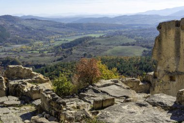 Bulgaristan 'ın Kardzhali Bölgesi, Perperikon antik Trakya kentinin sonbahar manzarası