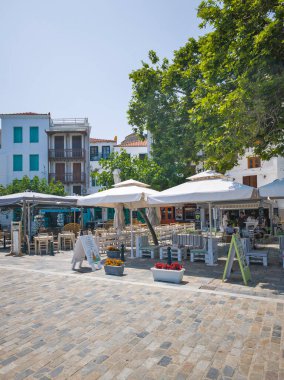 SKOPELOS, GREECE - 6 Haziran 2025: Zelos kasabası, Sporades, Thessaly, Yunanistan