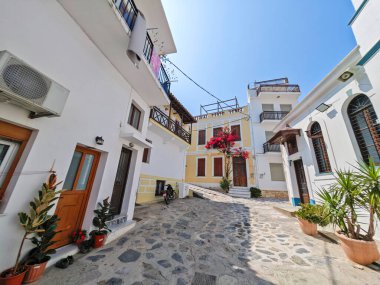 SKOPELOS, GREECE - 6 Haziran 2025: Zelos kasabası, Sporades, Thessaly, Yunanistan