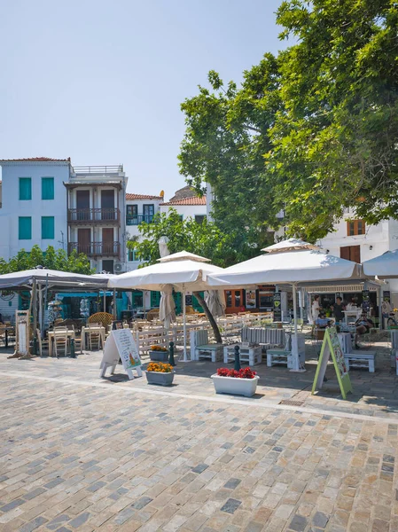 SKOPELOS, GREECE - 6 Haziran 2025: Zelos kasabası, Sporades, Thessaly, Yunanistan