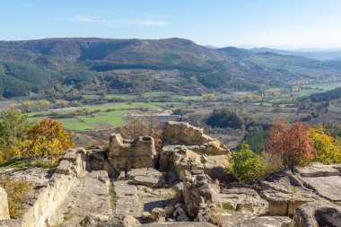 Bulgaristan 'ın Kardzhali Bölgesi, Perperikon antik Trakya kentinin sonbahar manzarası