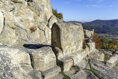 Bulgaristan 'ın Kardzhali Bölgesi, Perperikon antik Trakya kentinin sonbahar manzarası