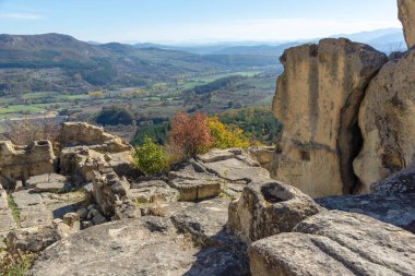 Bulgaristan 'ın Kardzhali Bölgesi, Perperikon antik Trakya kentinin sonbahar manzarası