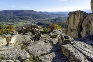 Bulgaristan 'ın Kardzhali Bölgesi, Perperikon antik Trakya kentinin sonbahar manzarası