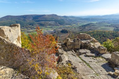 Bulgaristan 'ın Kardzhali Bölgesi, Perperikon antik Trakya kentinin sonbahar manzarası