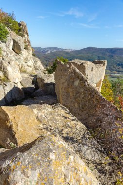 Bulgaristan 'ın Kardzhali Bölgesi, Perperikon antik Trakya kentinin sonbahar manzarası