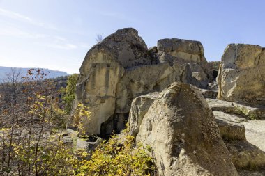 Bulgaristan 'ın Kardzhali Bölgesi, Perperikon antik Trakya kentinin sonbahar manzarası