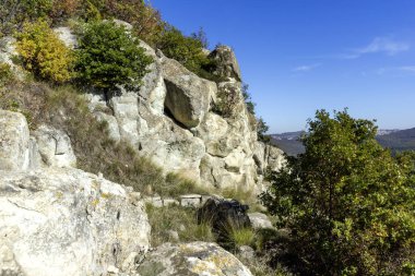 Bulgaristan 'ın Kardzhali Bölgesi, Perperikon antik Trakya kentinin sonbahar manzarası