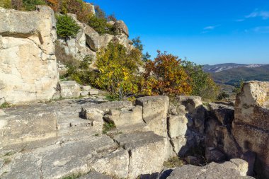 Bulgaristan 'ın Kardzhali Bölgesi, Perperikon antik Trakya kentinin sonbahar manzarası
