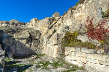Bulgaristan 'ın Kardzhali Bölgesi, Perperikon antik Trakya kentinin sonbahar manzarası