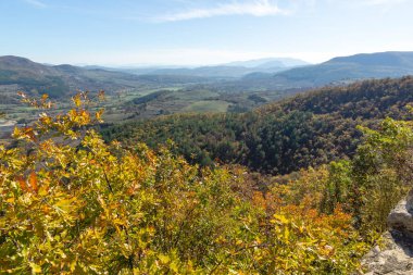 Bulgaristan 'ın Kardzhali Bölgesi, Perperikon antik Trakya kentinin sonbahar manzarası