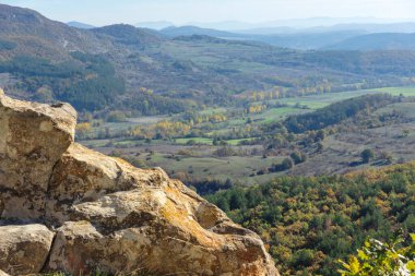 Bulgaristan 'ın Kardzhali Bölgesi, Perperikon antik Trakya kentinin sonbahar manzarası