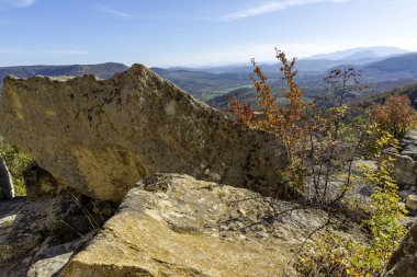 Bulgaristan 'ın Kardzhali Bölgesi, Perperikon antik Trakya kentinin sonbahar manzarası