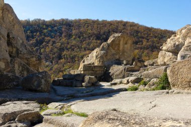 Bulgaristan 'ın Kardzhali Bölgesi, Perperikon antik Trakya kentinin sonbahar manzarası