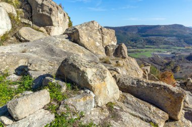 Bulgaristan 'ın Kardzhali Bölgesi, Perperikon antik Trakya kentinin sonbahar manzarası