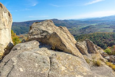 Bulgaristan 'ın Kardzhali Bölgesi, Perperikon antik Trakya kentinin sonbahar manzarası
