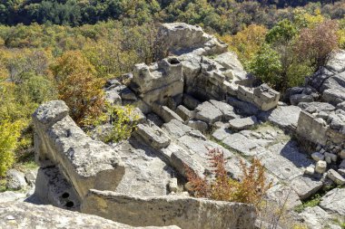 Bulgaristan 'ın Kardzhali Bölgesi, Perperikon antik Trakya kentinin sonbahar manzarası