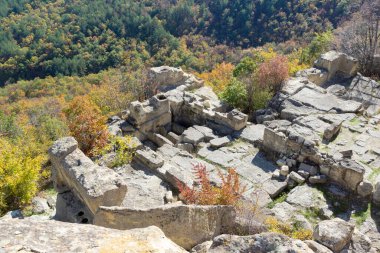 Bulgaristan 'ın Kardzhali Bölgesi, Perperikon antik Trakya kentinin sonbahar manzarası
