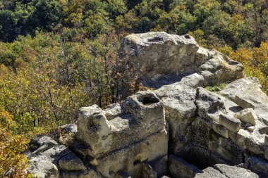 Bulgaristan 'ın Kardzhali Bölgesi, Perperikon antik Trakya kentinin sonbahar manzarası