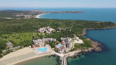 Bulgaristan 'ın Burgaz Bölgesi' nin Dyuni tatil beldesi yakınlarındaki The Driver Beach 'in hava manzarası 