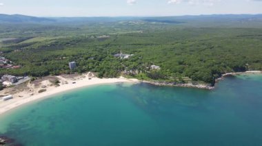 Bulgaristan 'ın Burgaz Bölgesi' ndeki Atliman Sahili ve Kiten yakınlarındaki Karadeniz Sahil manzarası 