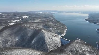 Bulgaristan 'ın Sofya kenti yakınlarındaki Iskar Barajı' nın hava manzarası