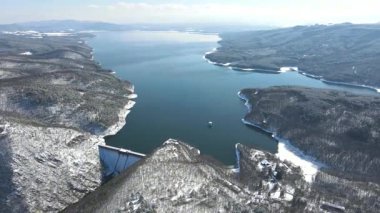 Bulgaristan 'ın Sofya kenti yakınlarındaki Iskar Barajı' nın hava manzarası