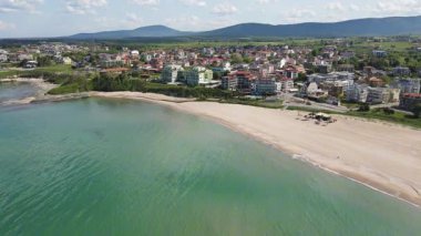 Bulgaristan 'ın Burgaz Bölgesi' ndeki Lozenets kasabası yakınlarındaki Karadeniz kıyılarının hava manzarası 
