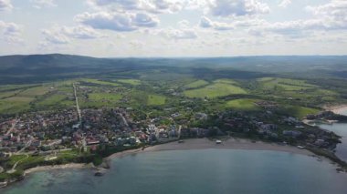 Bulgaristan 'ın Burgaz Bölgesi' ndeki Lozenets kasabası yakınlarındaki Karadeniz kıyılarının hava manzarası 