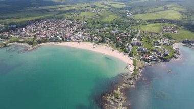 Bulgaristan 'ın Burgaz Bölgesi' ndeki Lozenets kasabası yakınlarındaki Karadeniz kıyılarının hava manzarası 