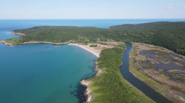 Bulgaristan 'ın Burgaz Bölgesi, Arkutino bölgesinin temiz Karadeniz manzarası 