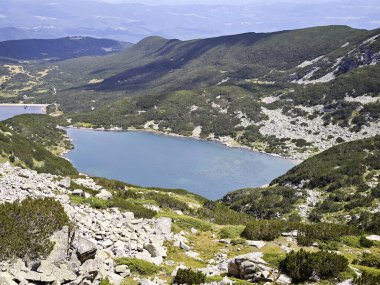 Bulgaristan 'ın Yakoruda Gölleri yakınlarındaki Rila Dağı' nın İnanılmaz Yaz Manzarası