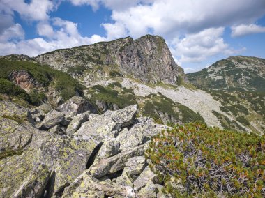 Bulgaristan 'ın Yakoruda Gölleri yakınlarındaki Rila Dağı' nın İnanılmaz Yaz Manzarası