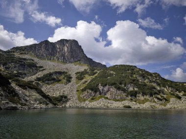 Bulgaristan 'ın Yakoruda Gölleri yakınlarındaki Rila Dağı' nın İnanılmaz Yaz Manzarası