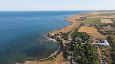 Bulgaristan 'ın Dobrich Bölgesi' ndeki Şabla Burnu yakınlarındaki Karadeniz kıyılarının hava manzarası