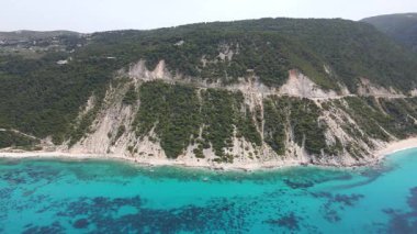 Lefkada 'nın Pefkoulia plajı yakınlarındaki inanılmaz hava manzarası, İyon Adaları, Yunanistan